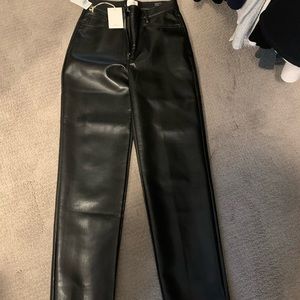 Aritzia Wilfred Melina black faux leather size 6
